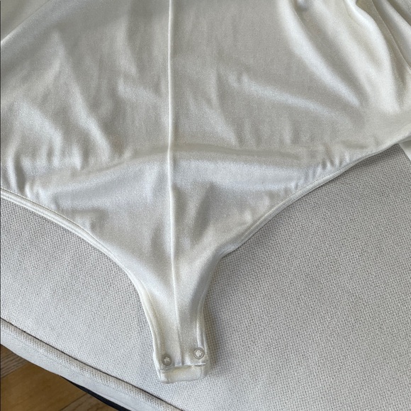 Wolford Half Zip long sleeve bodysuit, Pearl, Size Medium - Picture 8 of 9